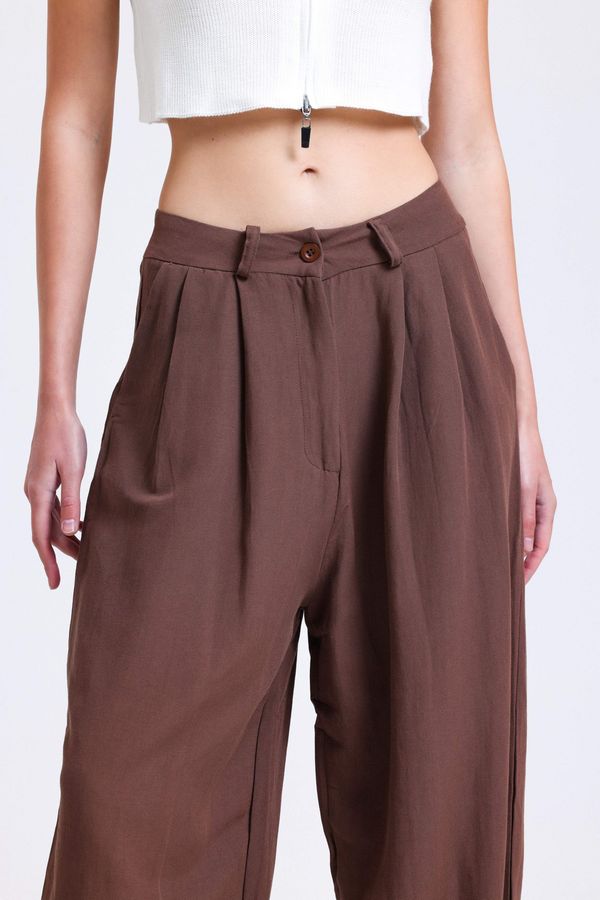 Mid Rise Pleated Peg Leg Trousers 7