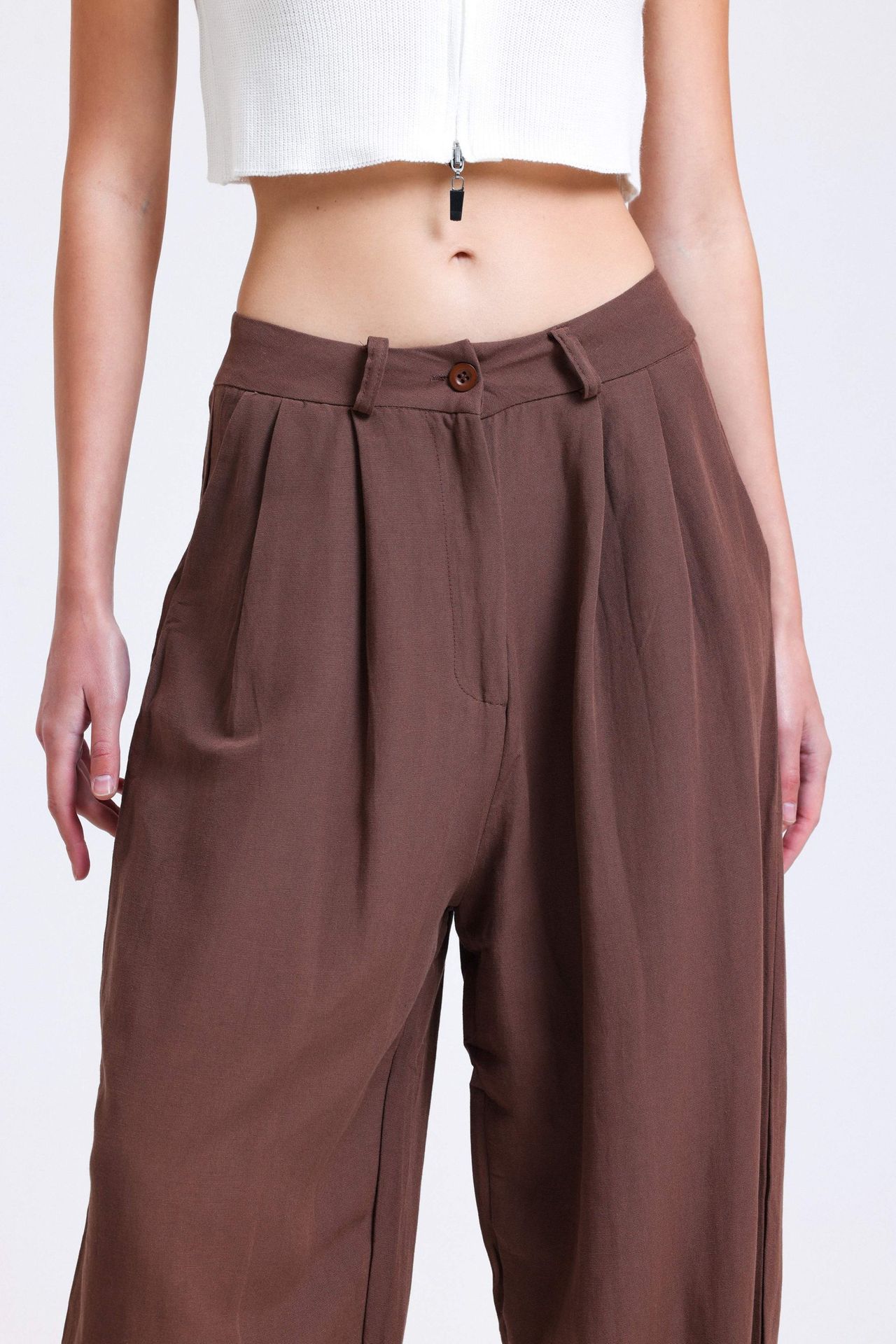 Mid Rise Pleated Peg Leg Trousers