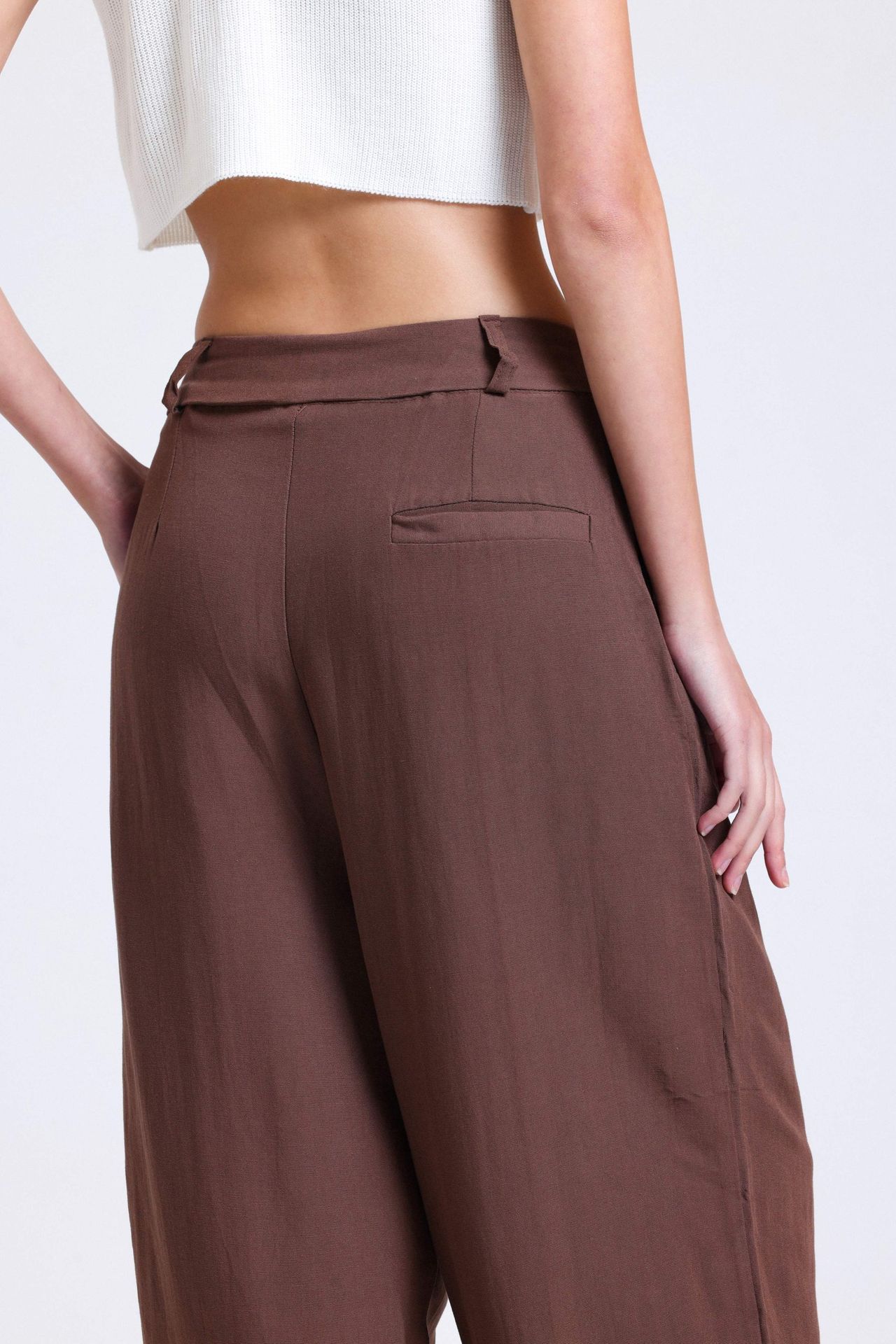 Mid Rise Pleated Peg Leg Trousers