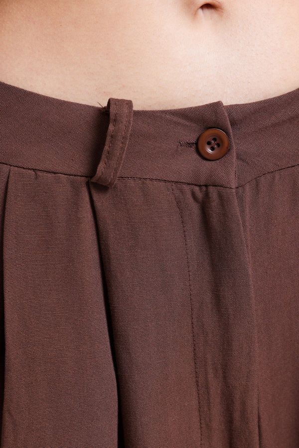 Mid Rise Pleated Peg Leg Trousers 9
