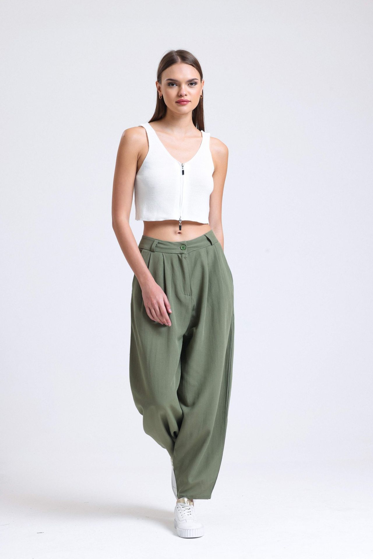 Mid Rise Pleated Peg Leg Trousers