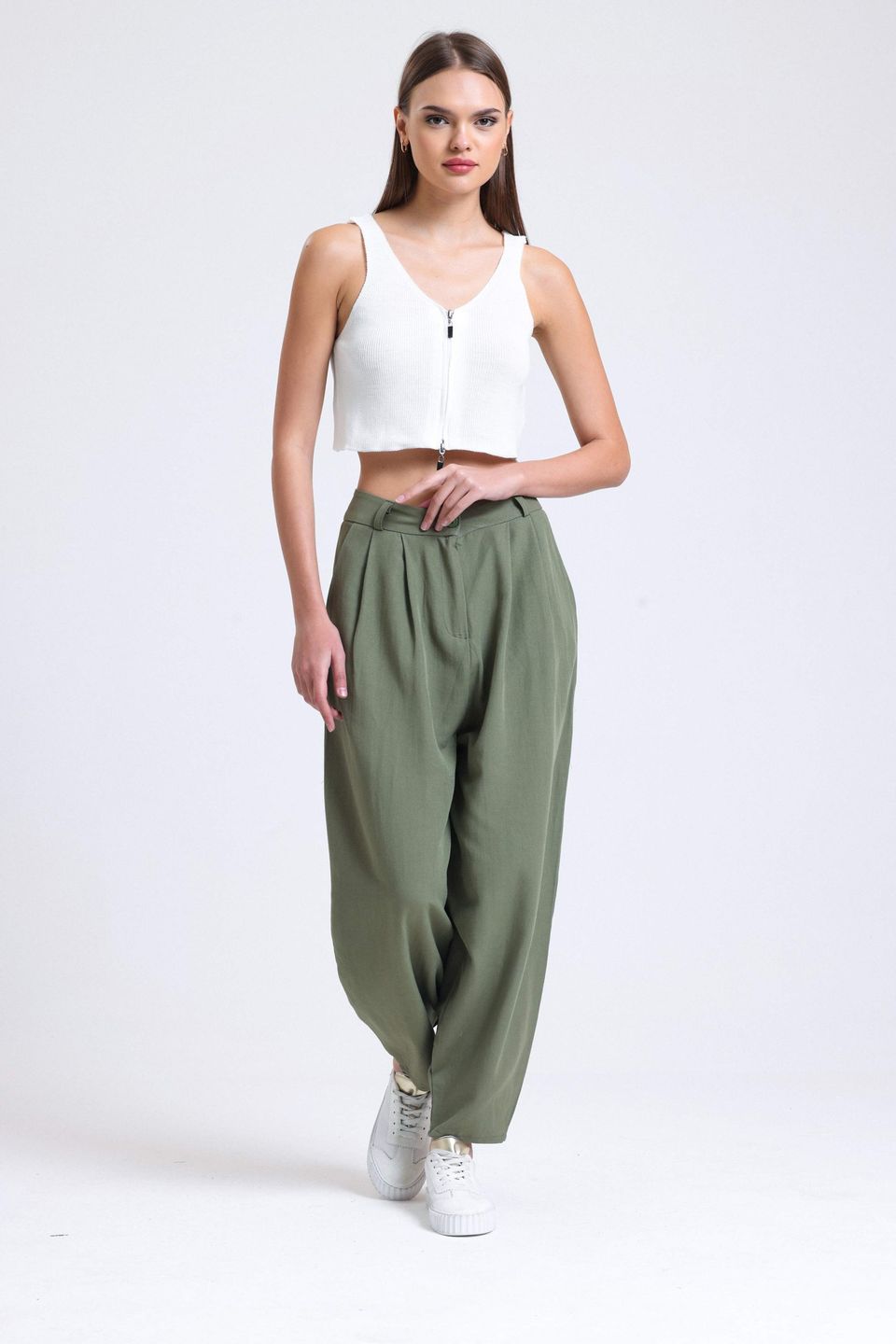 Mid Rise Pleated Peg Leg Trousers