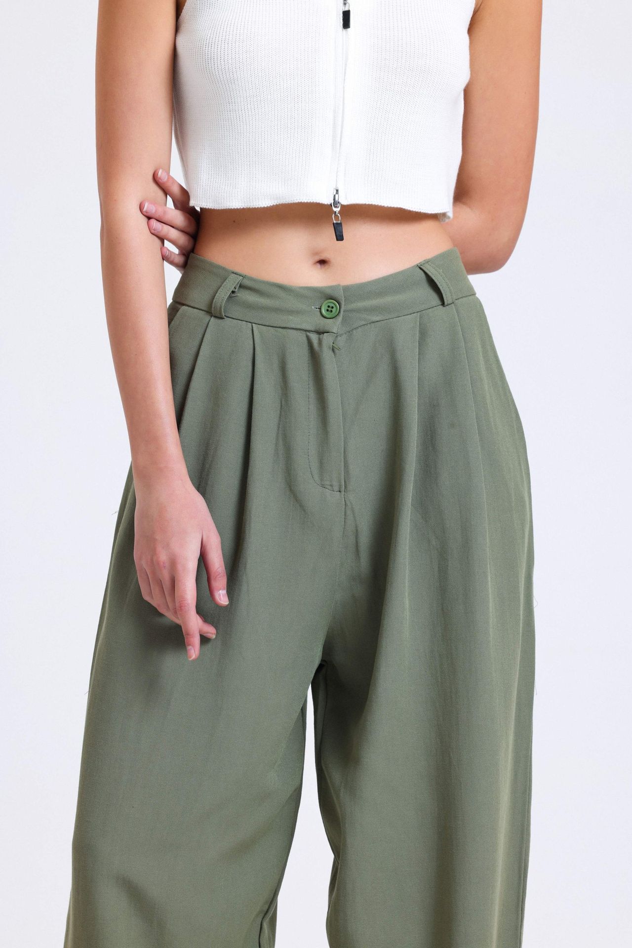 Mid Rise Pleated Peg Leg Trousers