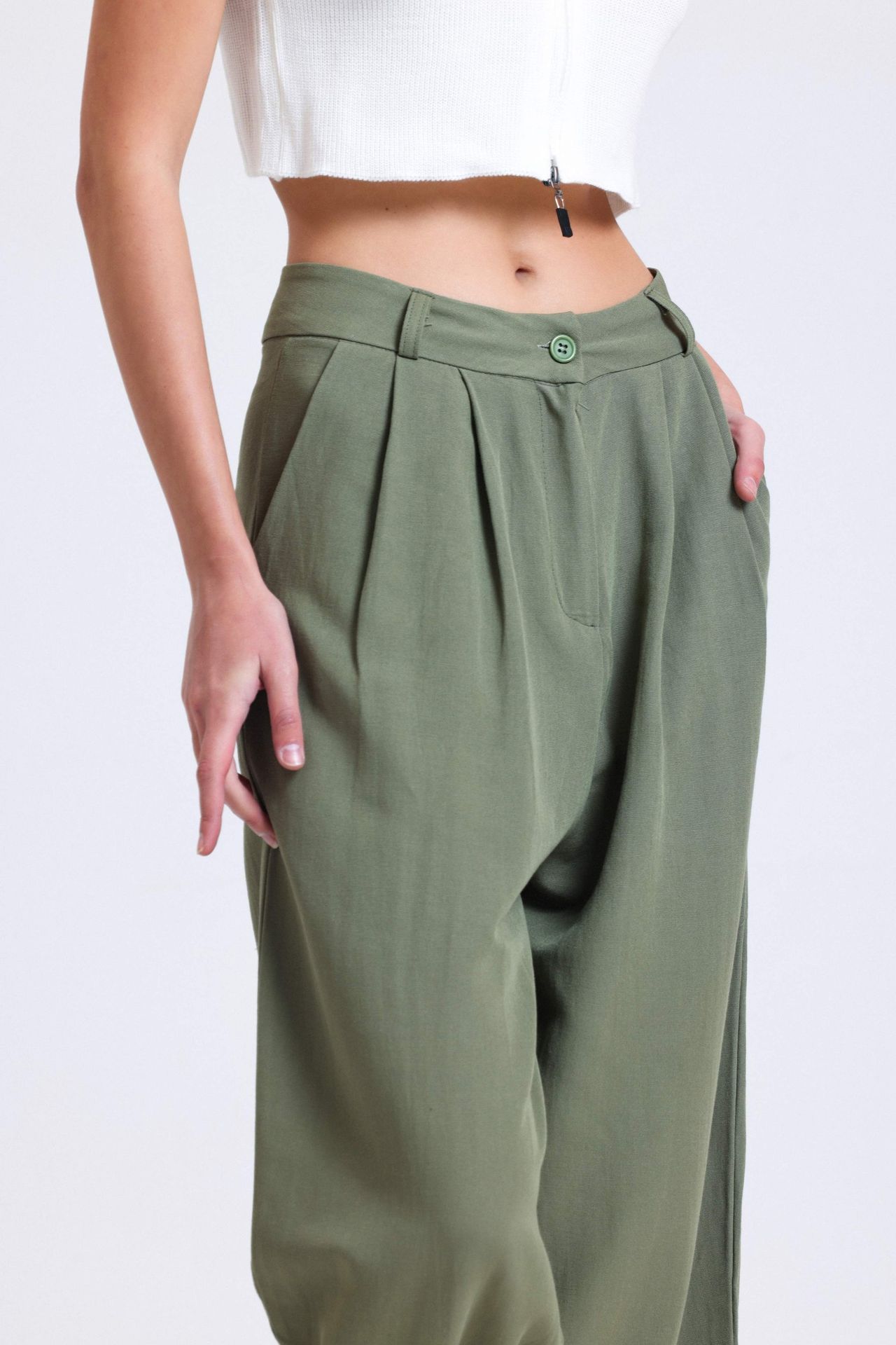 Mid Rise Pleated Peg Leg Trousers