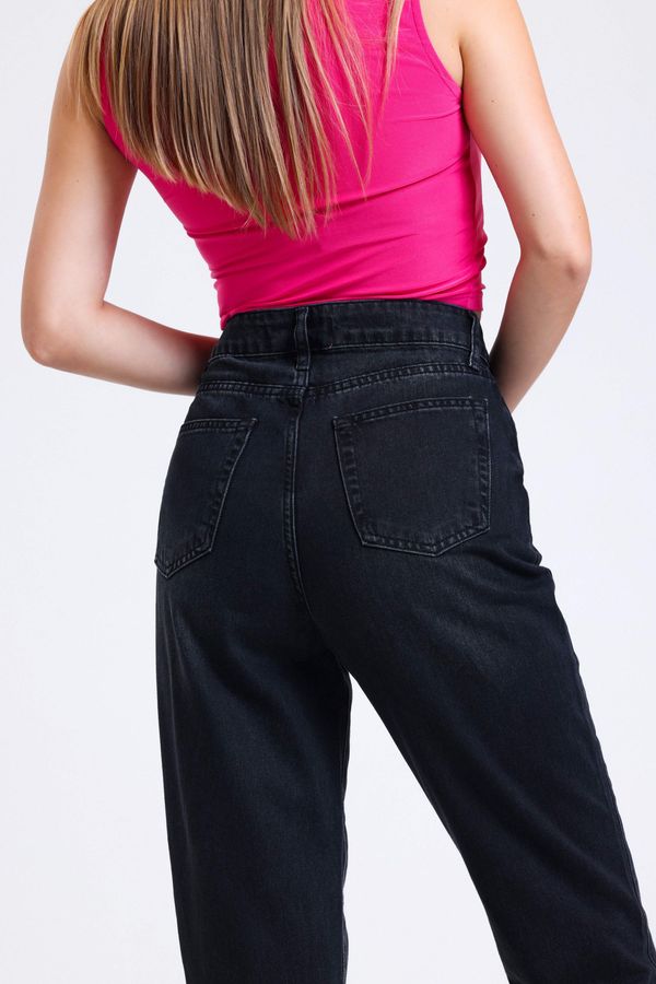 High Waist Mom-fit Jeans with a Fur Hem 5