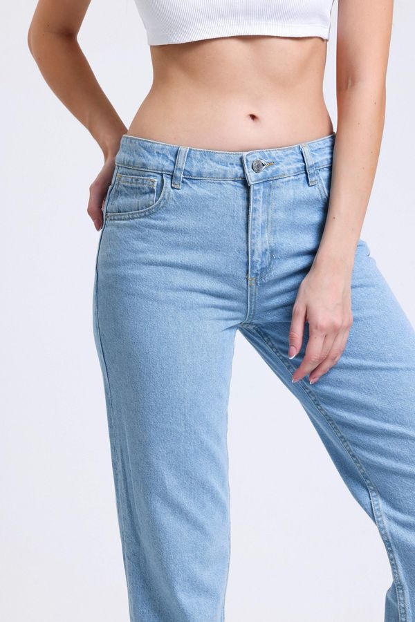Mid Rise Wide Leg Jeans 5