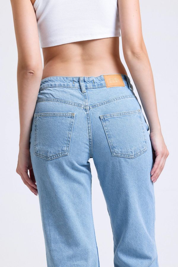Mid Rise Wide Leg Jeans 6