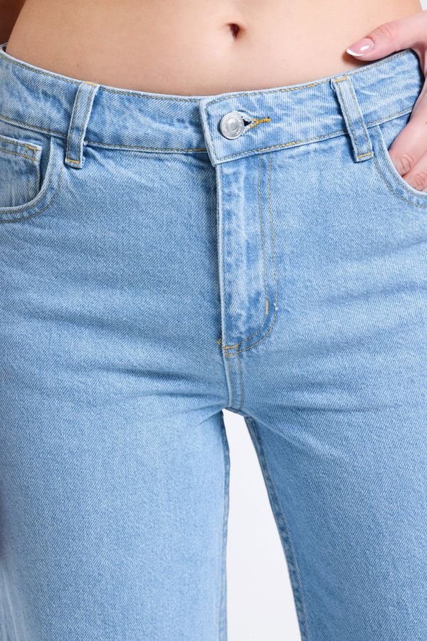 Mid Rise Wide Leg Jeans 7