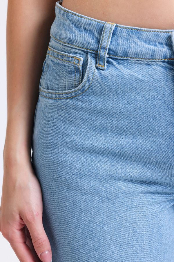 Mid Rise Wide Leg Jeans 8