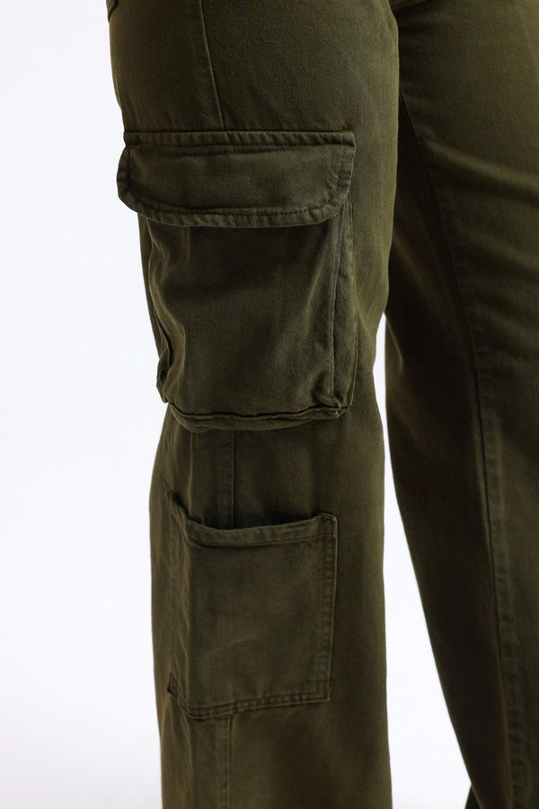 Mid Rise Pocket Cargo Jeans 8