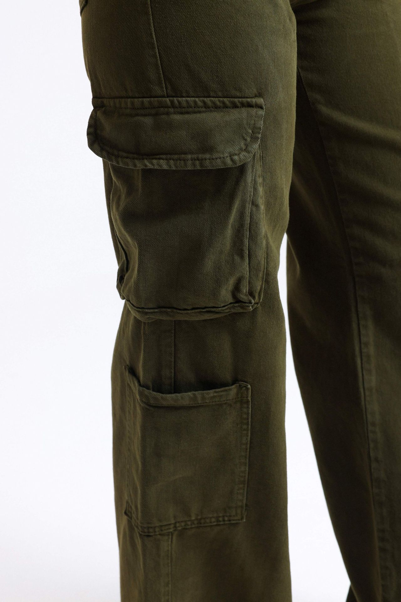 Mid Rise Pocket Cargo Jeans