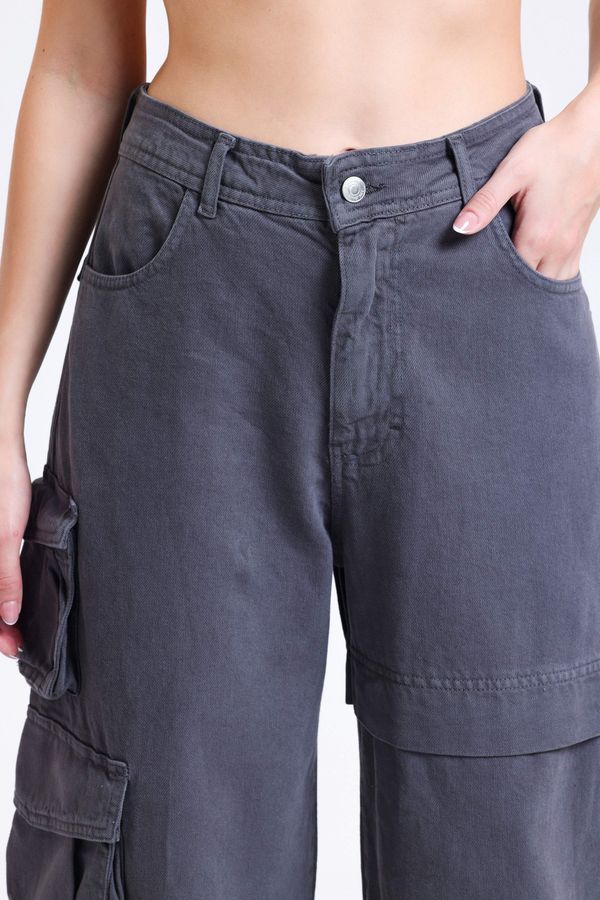 High Waist Pocket Cargo Trousers 8