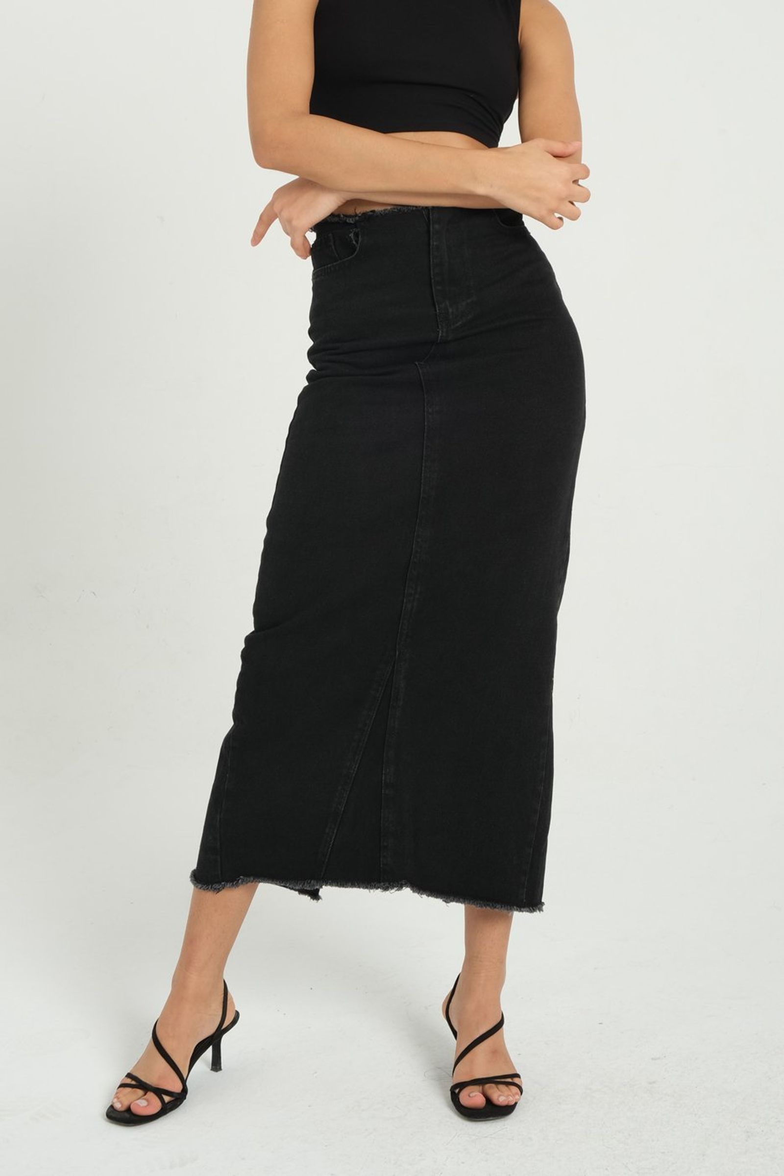 Mid Rise Maxi Skirt with a Seamless Hem and Belt