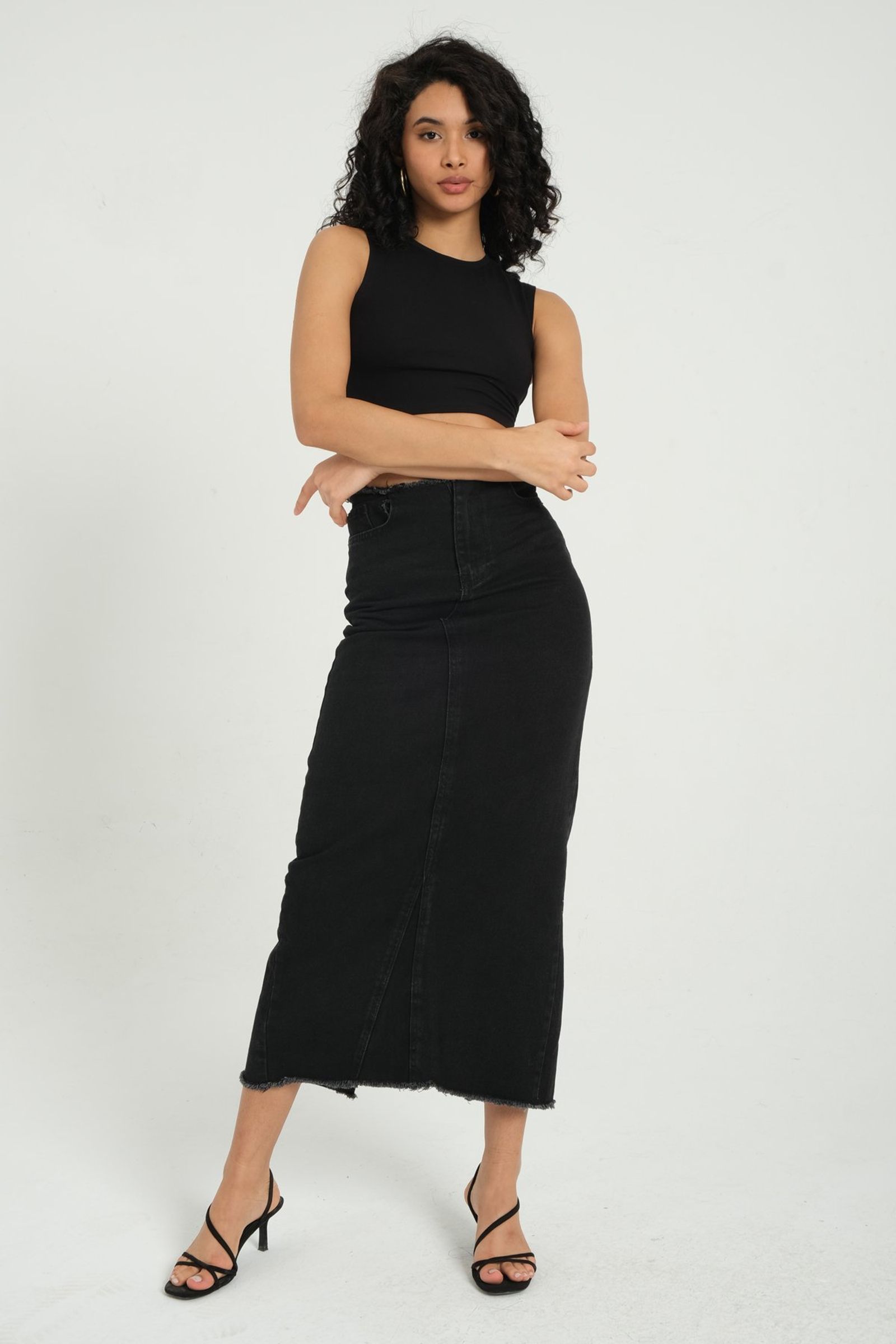 Mid Rise Maxi Skirt with a Seamless Hem and Belt