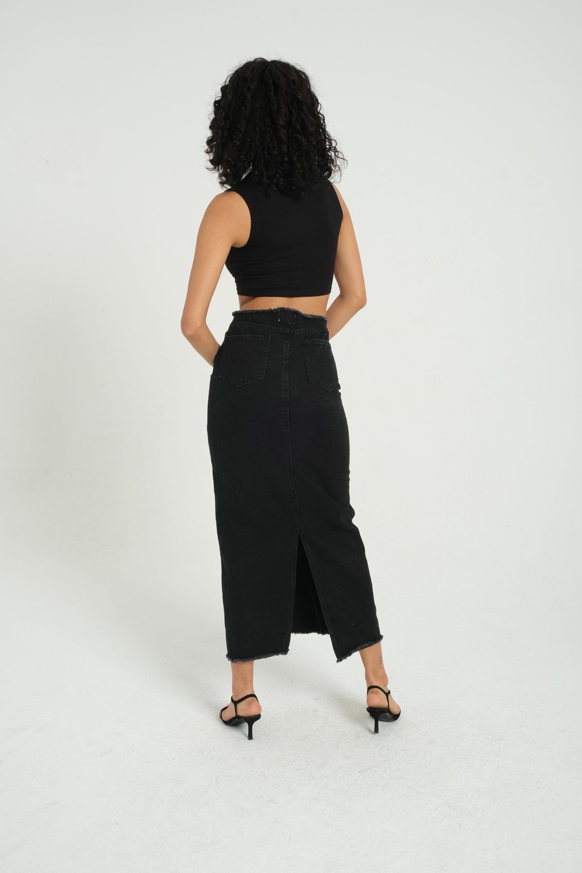 Mid Rise Maxi Skirt with a Seamless Hem and Belt