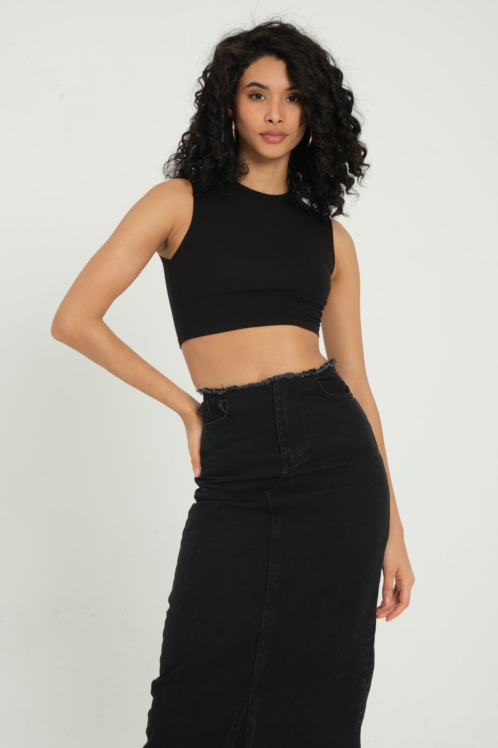 Mid Rise Maxi Skirt with a Seamless Hem and Belt