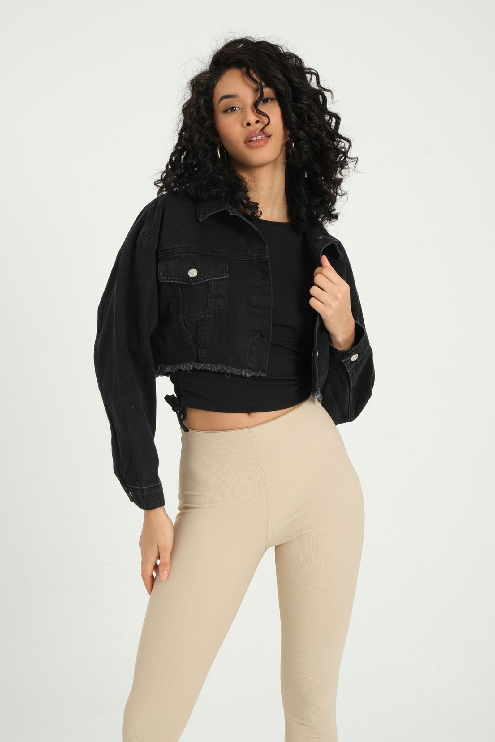 Denim Collar Cropped Jacket with a Seamless Hem