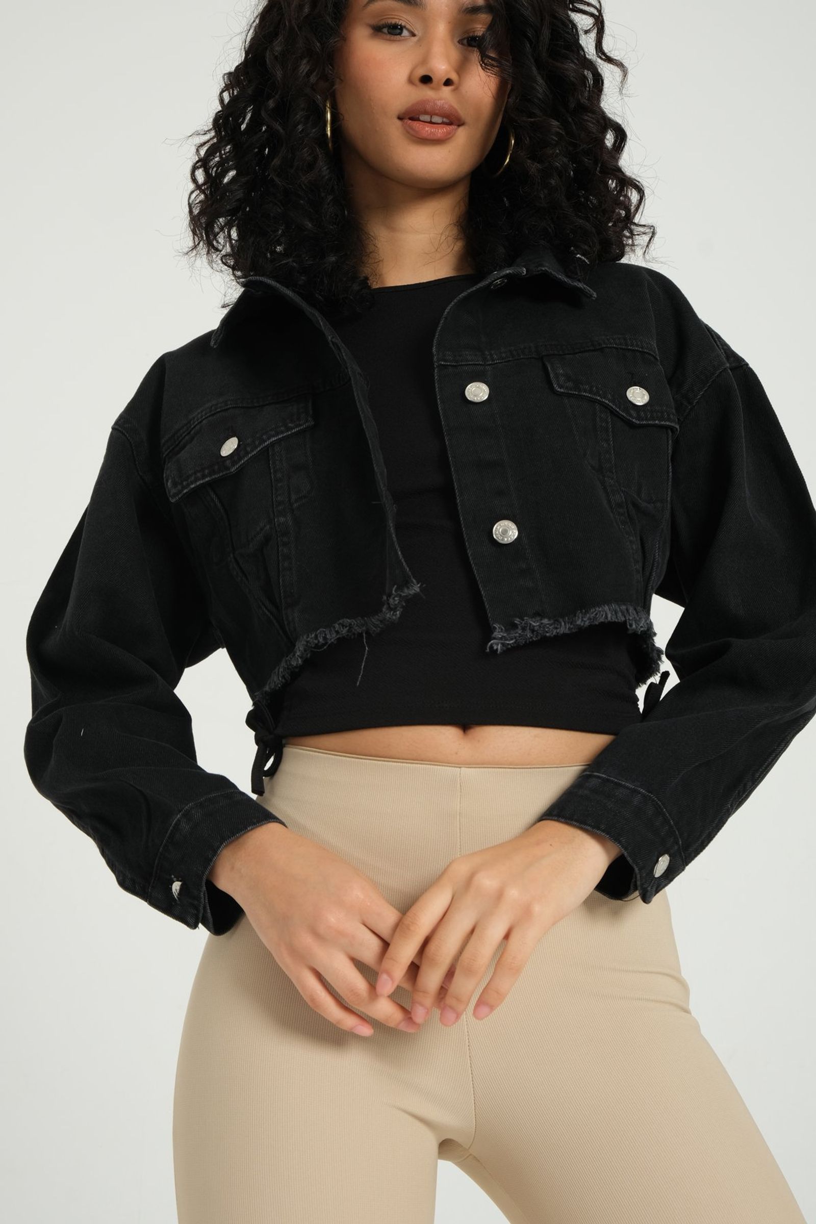 Denim Collar Cropped Jacket with a Seamless Hem