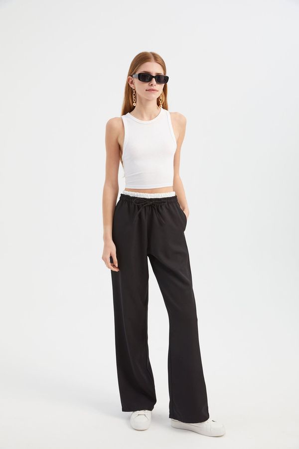 Mid-Waist Wide-Leg Drawstring Trousers 3