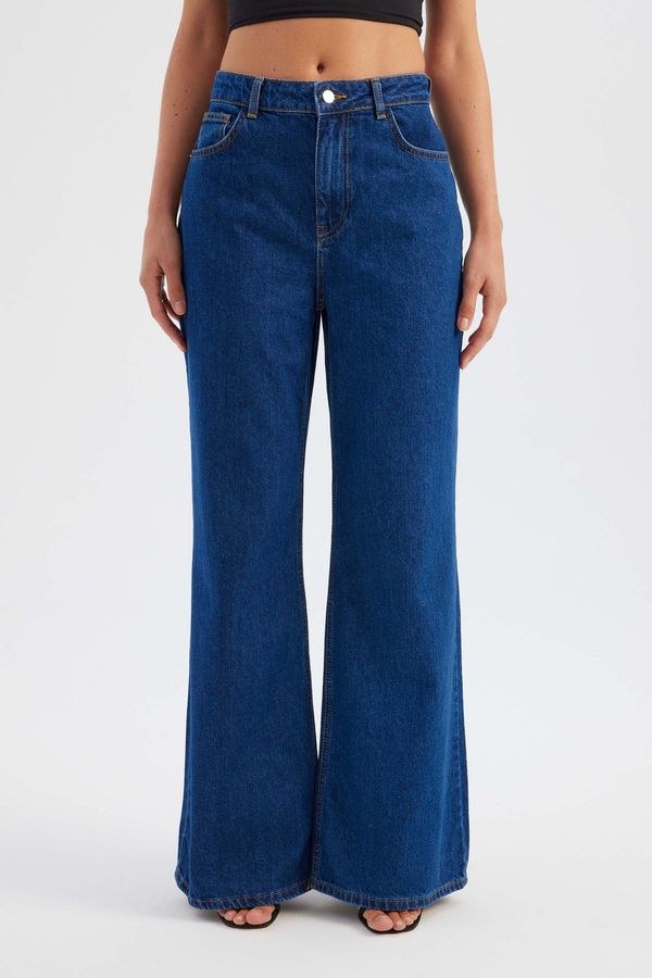 High-Waist Straight-Leg Jeans 2