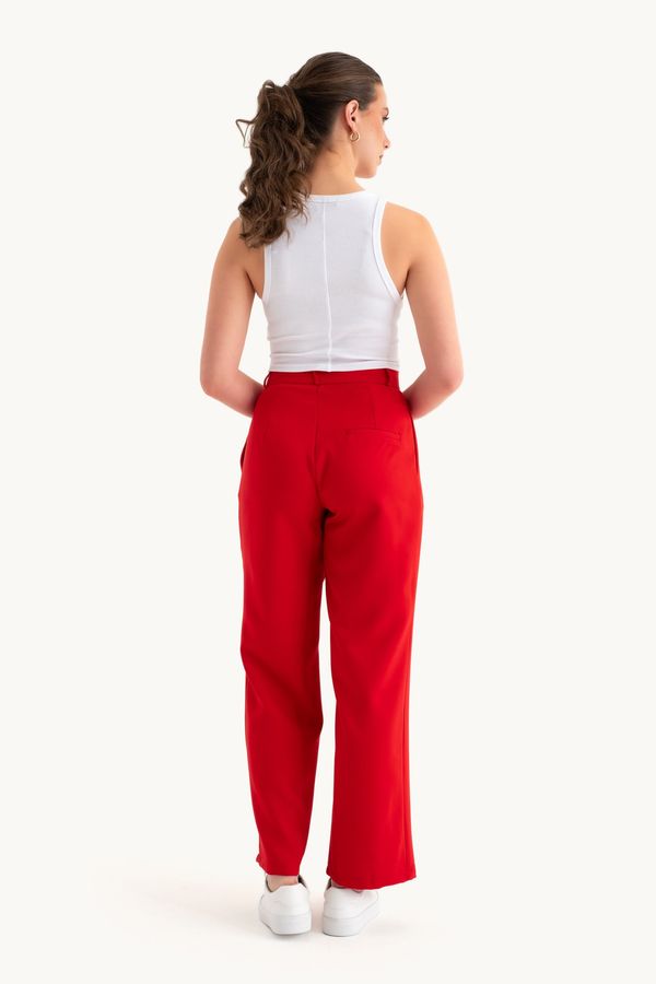 High Waist Carrot fit Trousers with a Belt 4