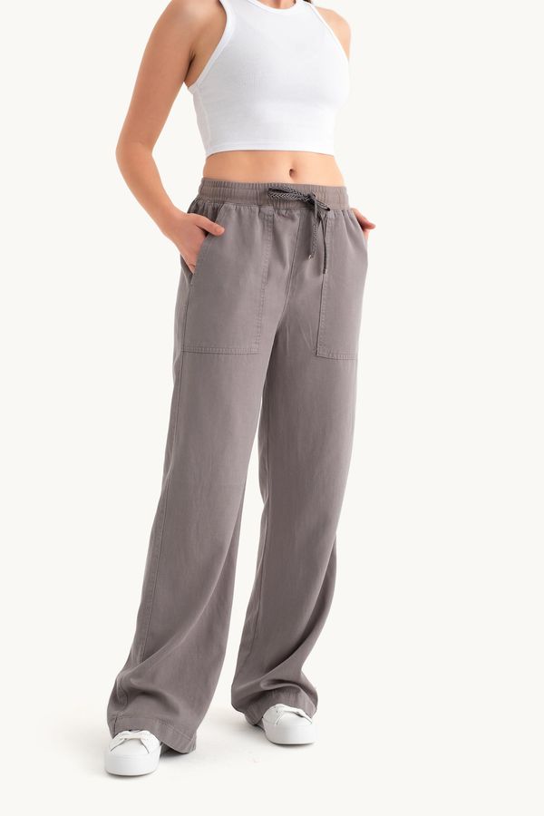 Mid Rise Drawstring Wide Leg Trousers with a Pocket detail 1