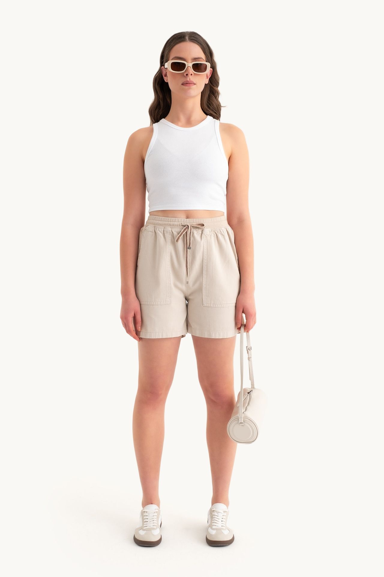 Mid Rise Drawstring Shorts with a Pocket detail