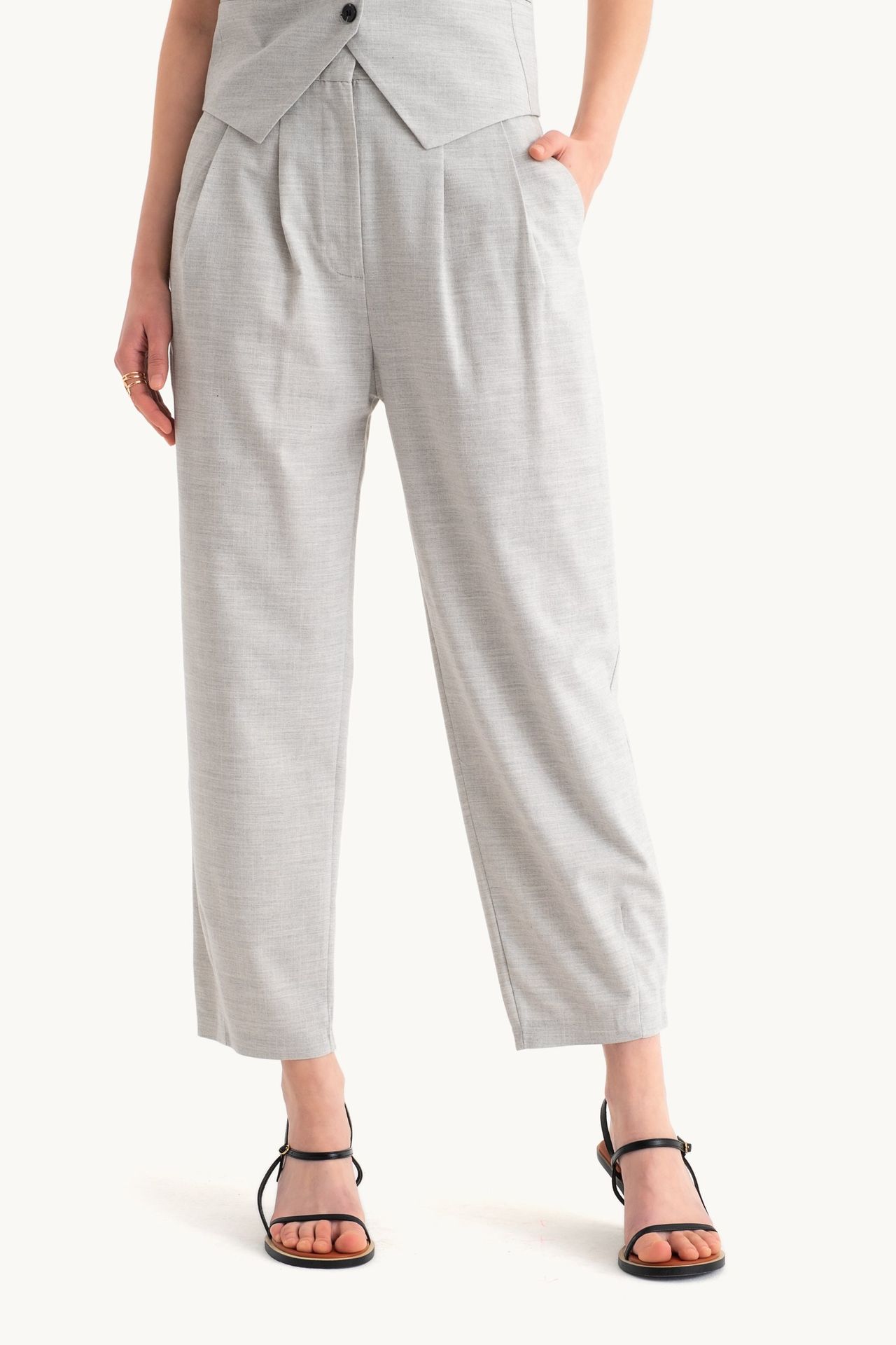 High Waist Carrot fit Trousers