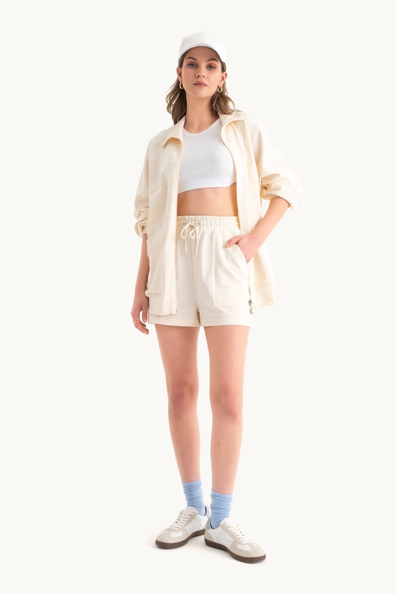 Mid Rise Drawstring Shorts with a Pocket detail