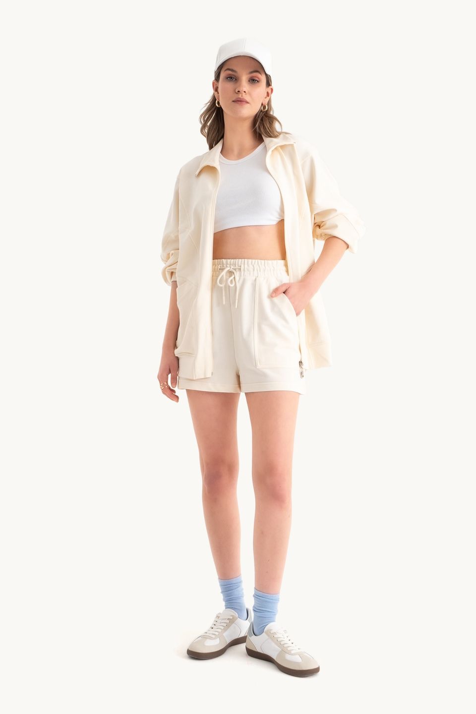 Mid Rise Drawstring Shorts with a Pocket detail