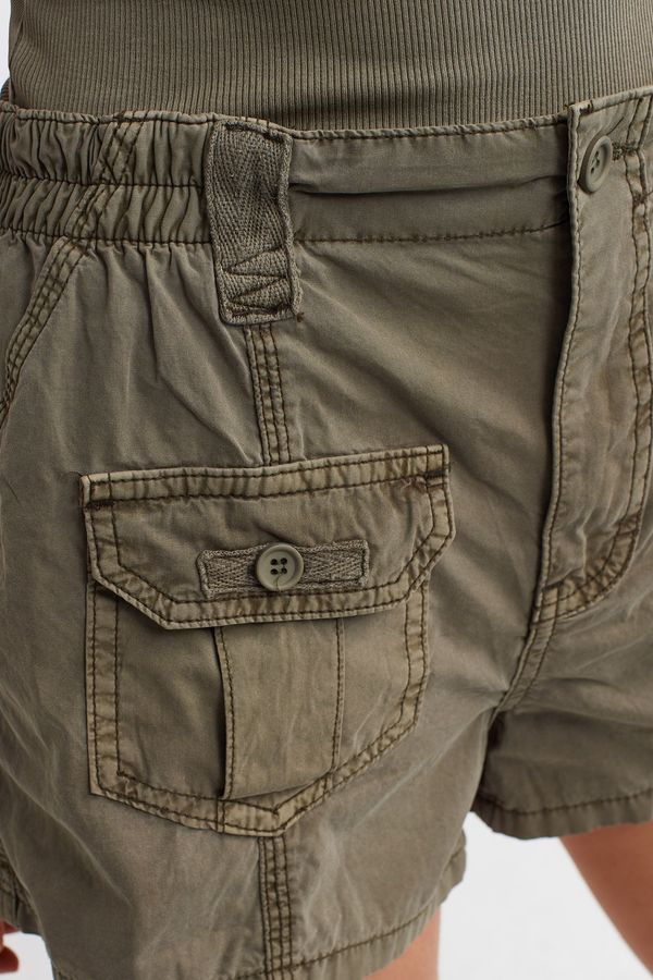 Mid Rise Cargo Shorts with a Pocket detail 5