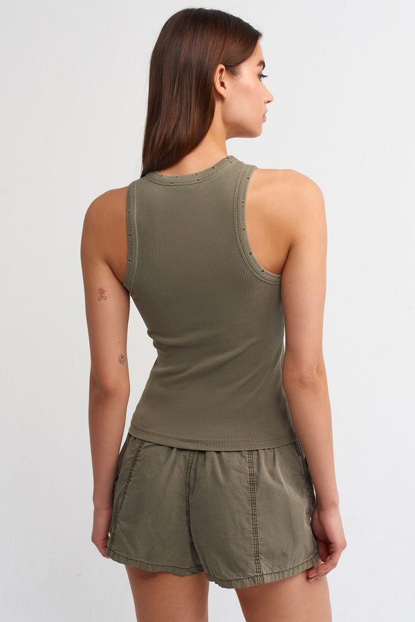 Mid Rise Cargo Shorts with a Pocket detail 3