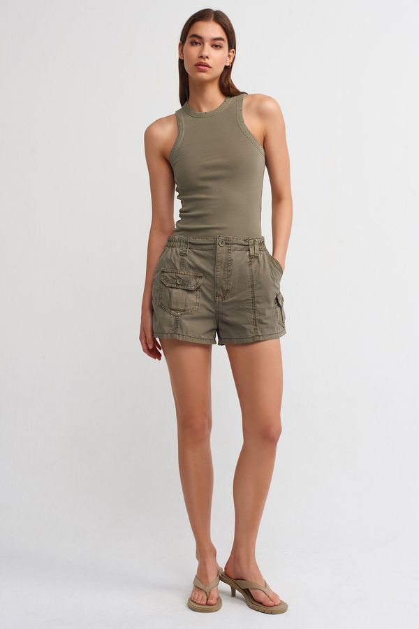 Mid Rise Cargo Shorts with a Pocket detail 4