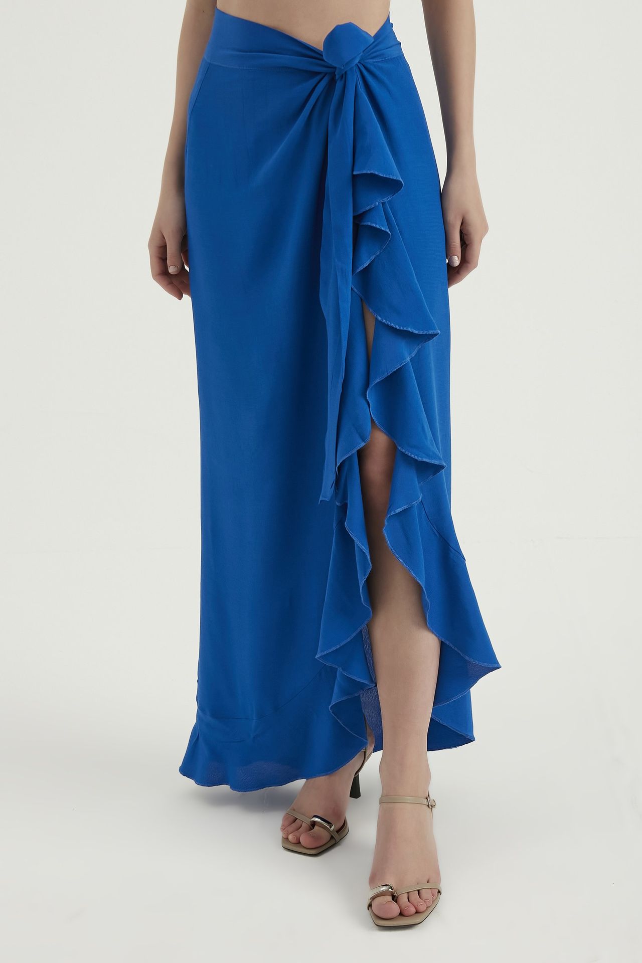 Mid Rise Maxi Skirt with a Belt Detail