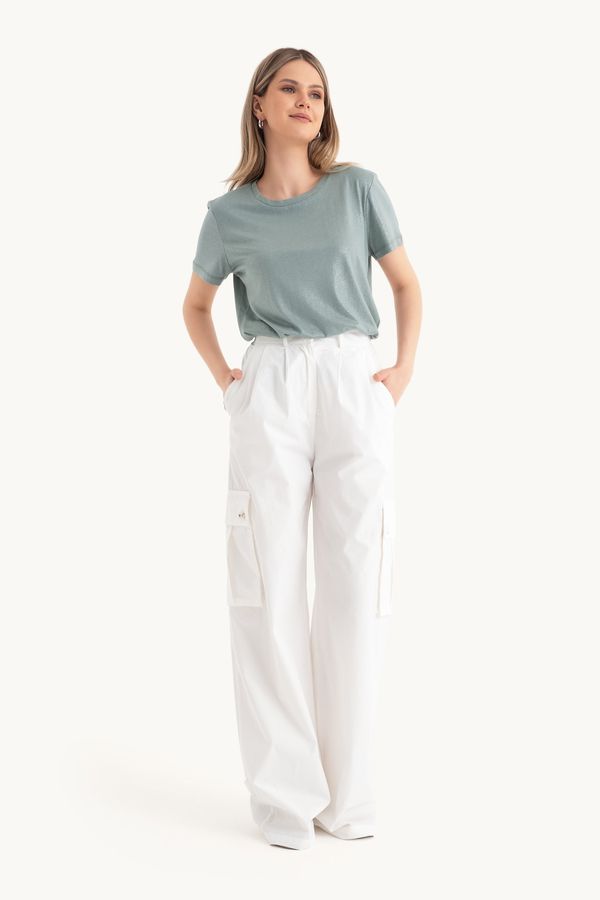 High Waist Pleated Cargo Trousers with a Pocket detail 4