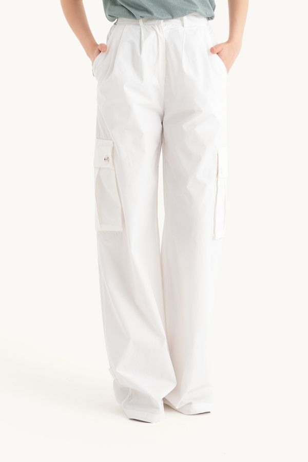 High Waist Pleated Cargo Trousers with a Pocket detail 1