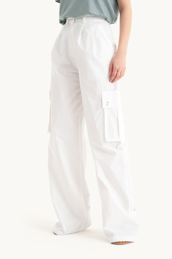 High Waist Pleated Cargo Trousers with a Pocket detail 3