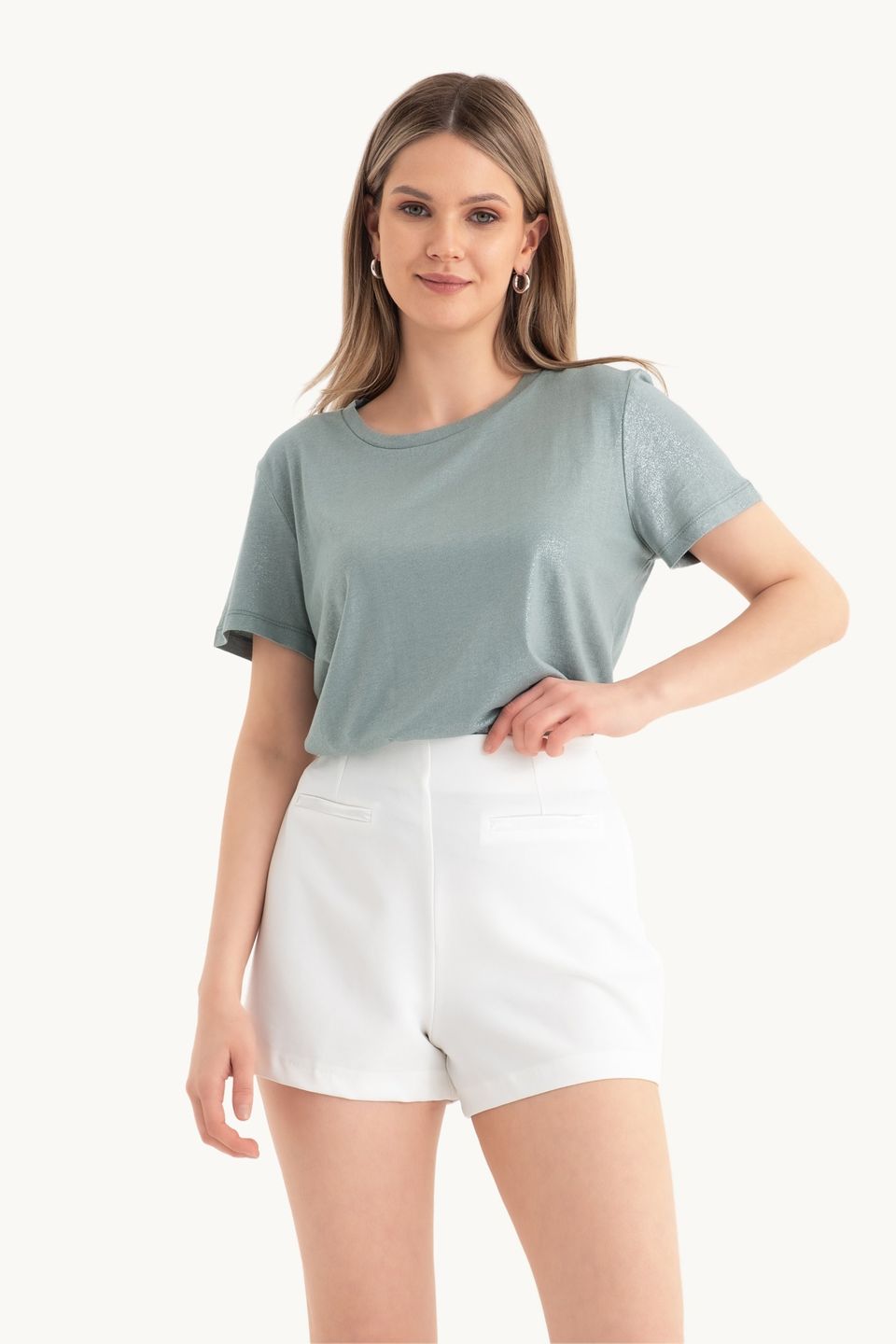 Mid Rise Shorts with a Pocket detail
