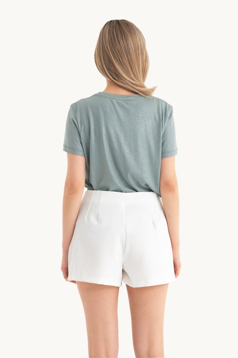 Mid Rise Shorts with a Pocket detail