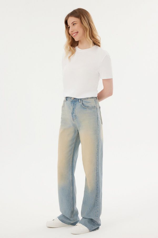 Beyazlamış Yüksek Bel Retro Düz Bacaklı Jeans 3