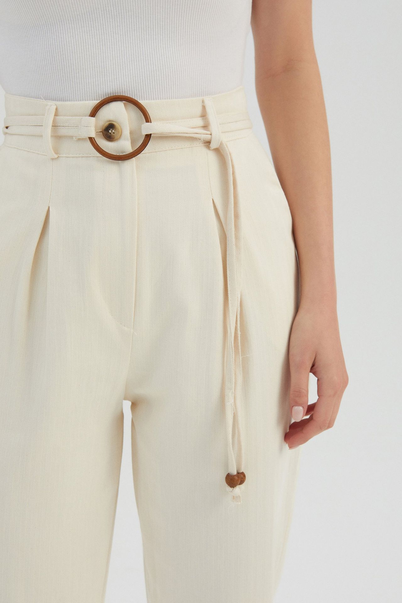 High Waist Carrot fit Trousers with a Belt Detail