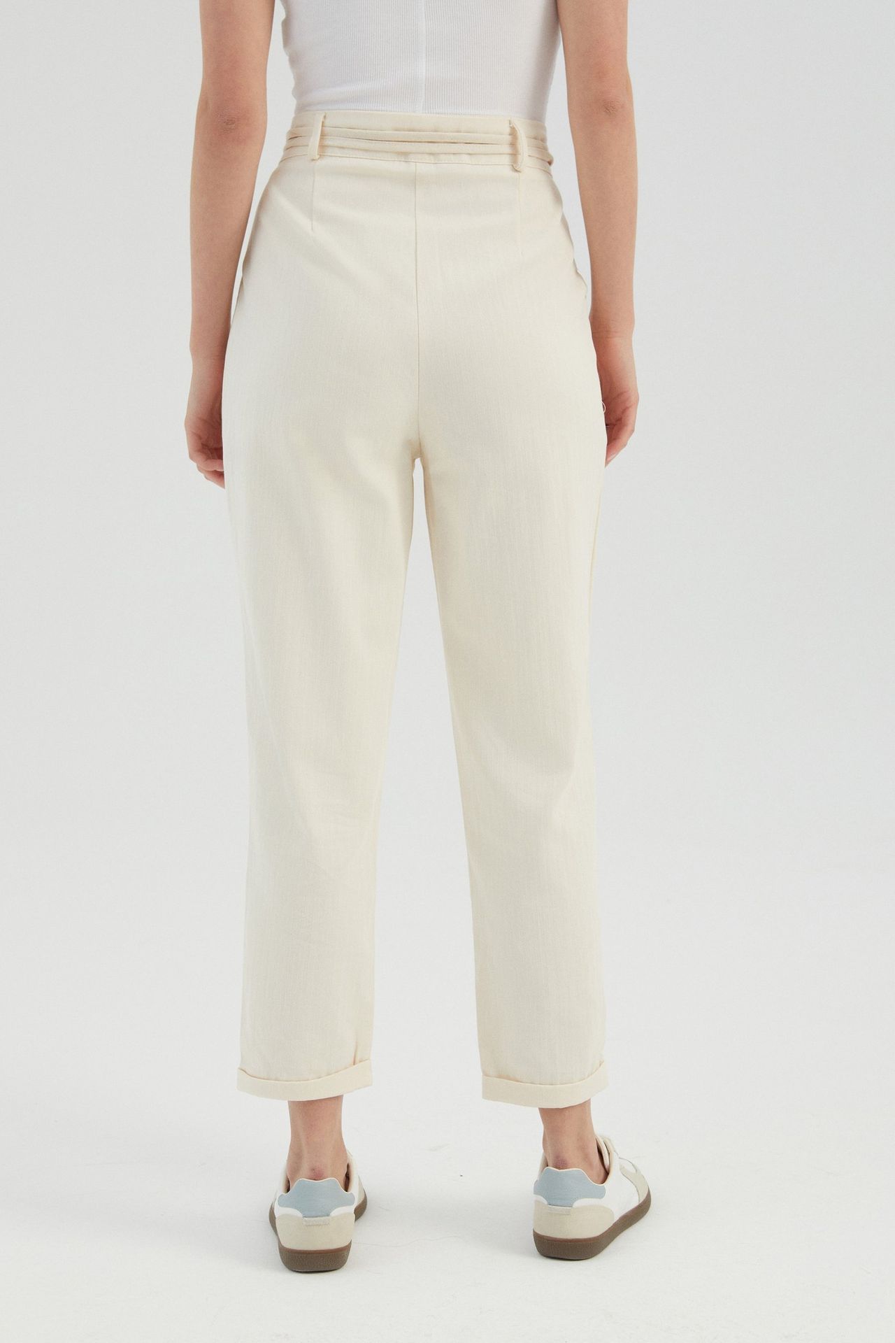 High Waist Carrot fit Trousers with a Belt Detail