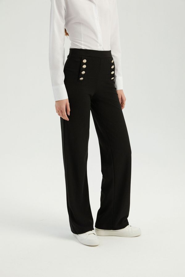 High Waist Buttoned Flare Trousers 4
