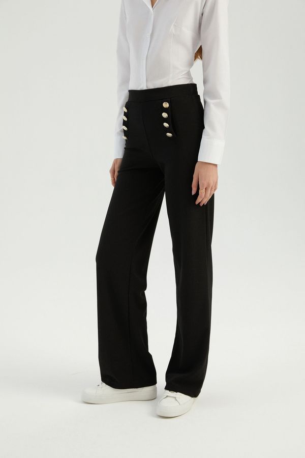 High Waist Buttoned Flare Trousers 3