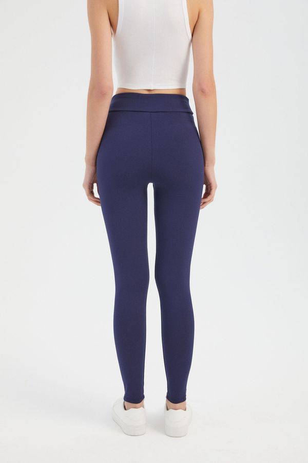 Leggings with a Pocket detail 6
