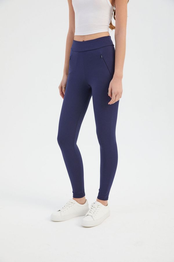 Leggings with a Pocket detail 3