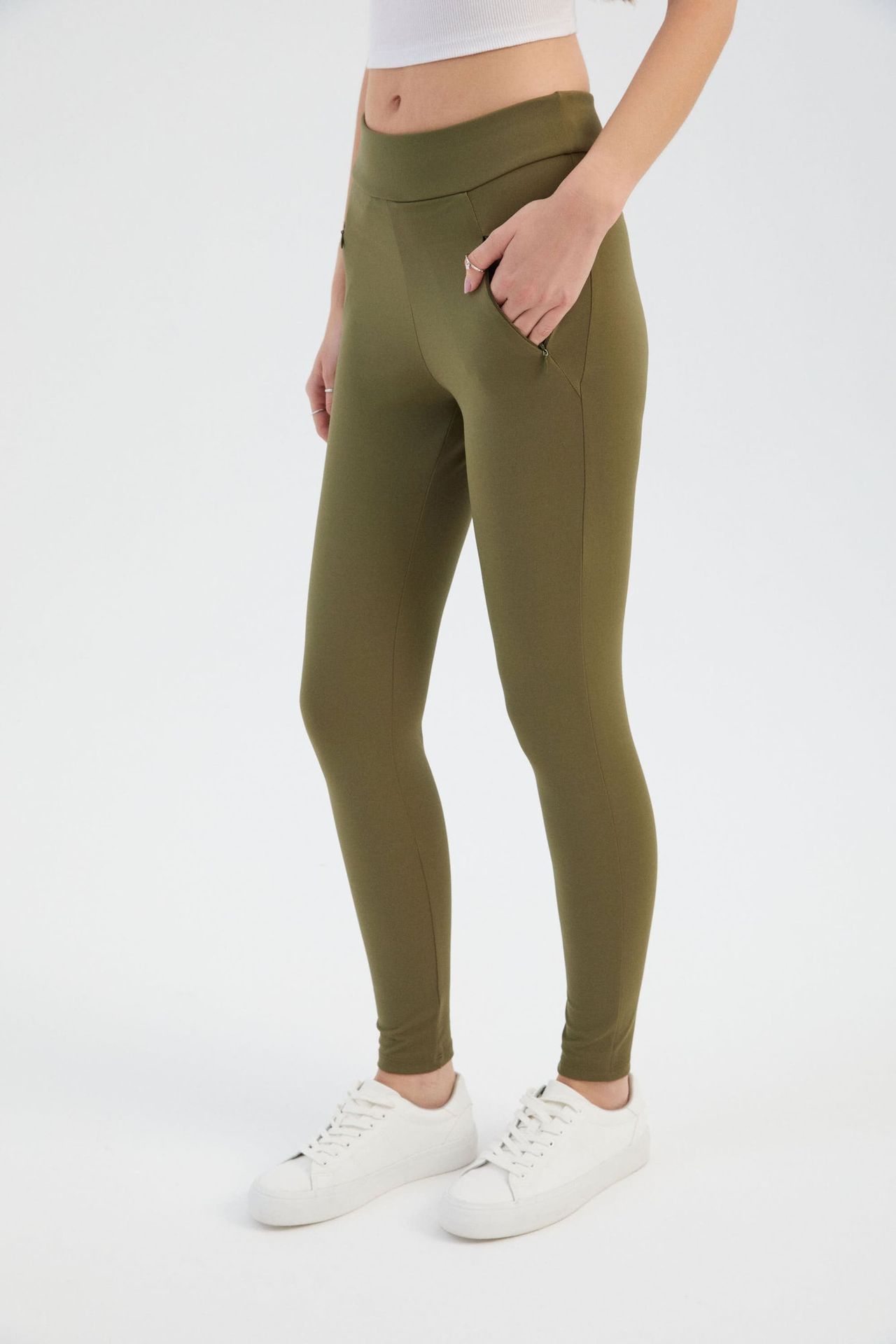 Leggings with a Pocket detail