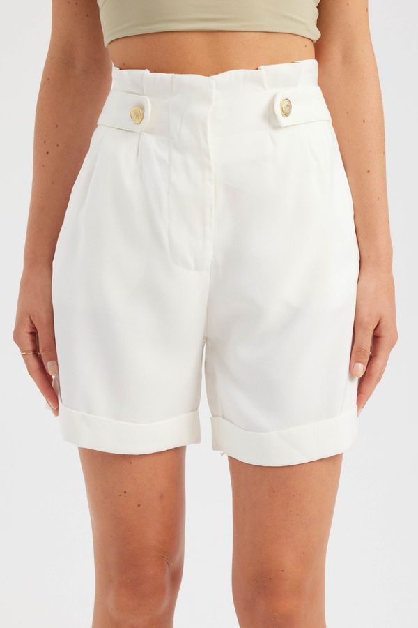 Woven High Waist Buttoned Shorts 3
