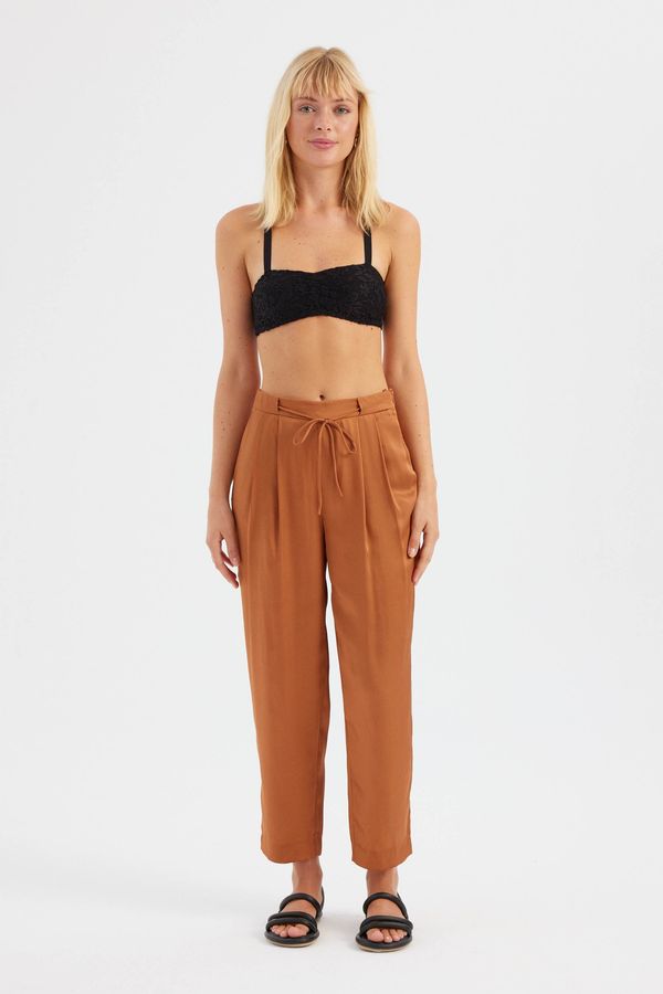 High Waist Drawstring Pleated Carrot fit Trousers 3