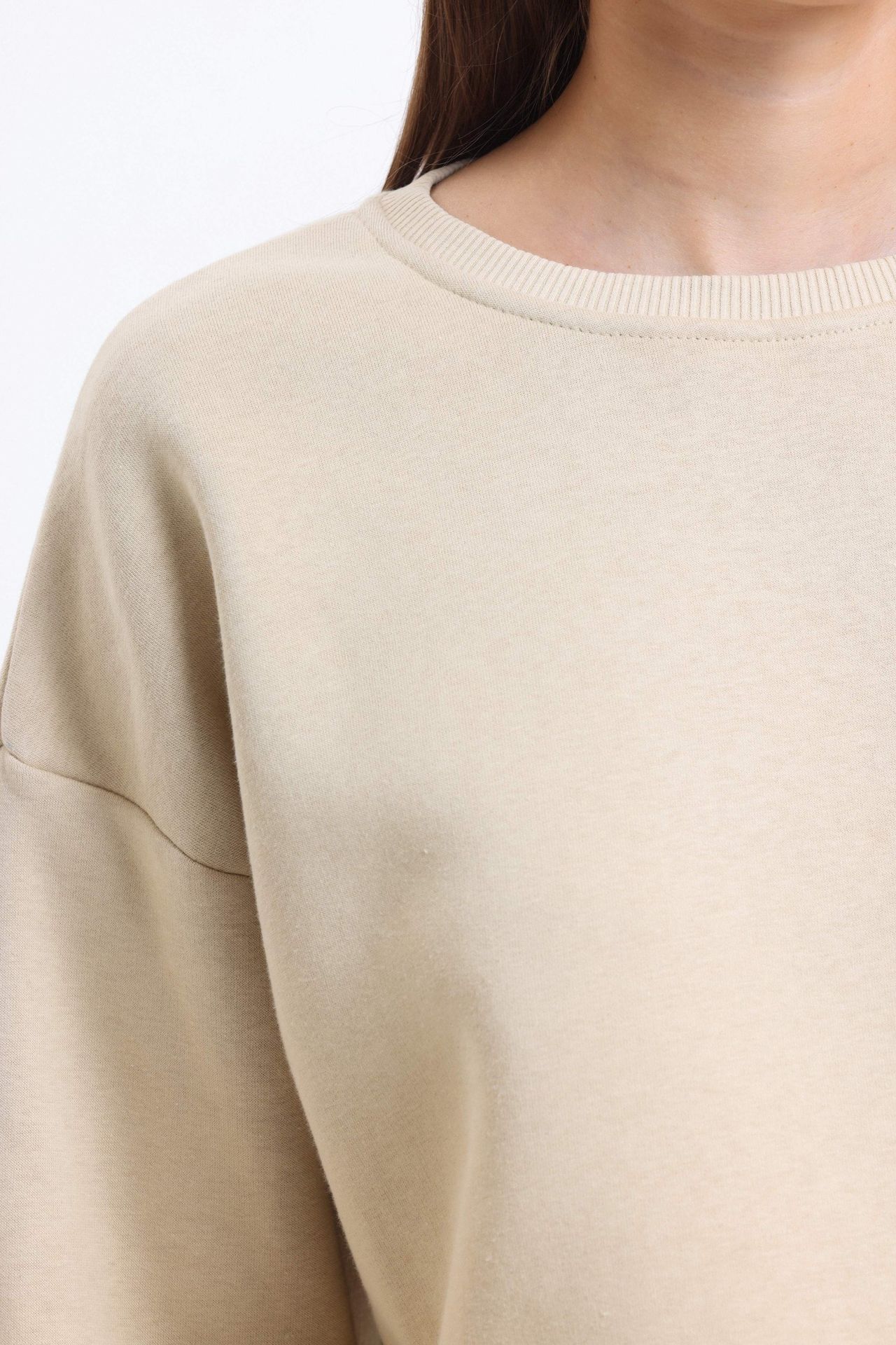 2 Pieces: Round Neck Basic Sweatshirt & High Waist Slit Sweatpant